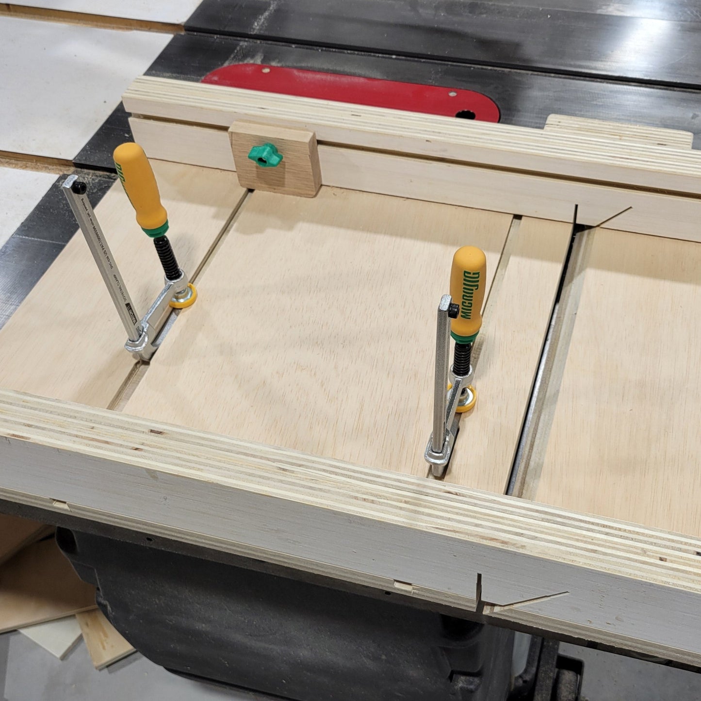 DIY Plans - Small Crosscut & Miter Sled For Table Saws